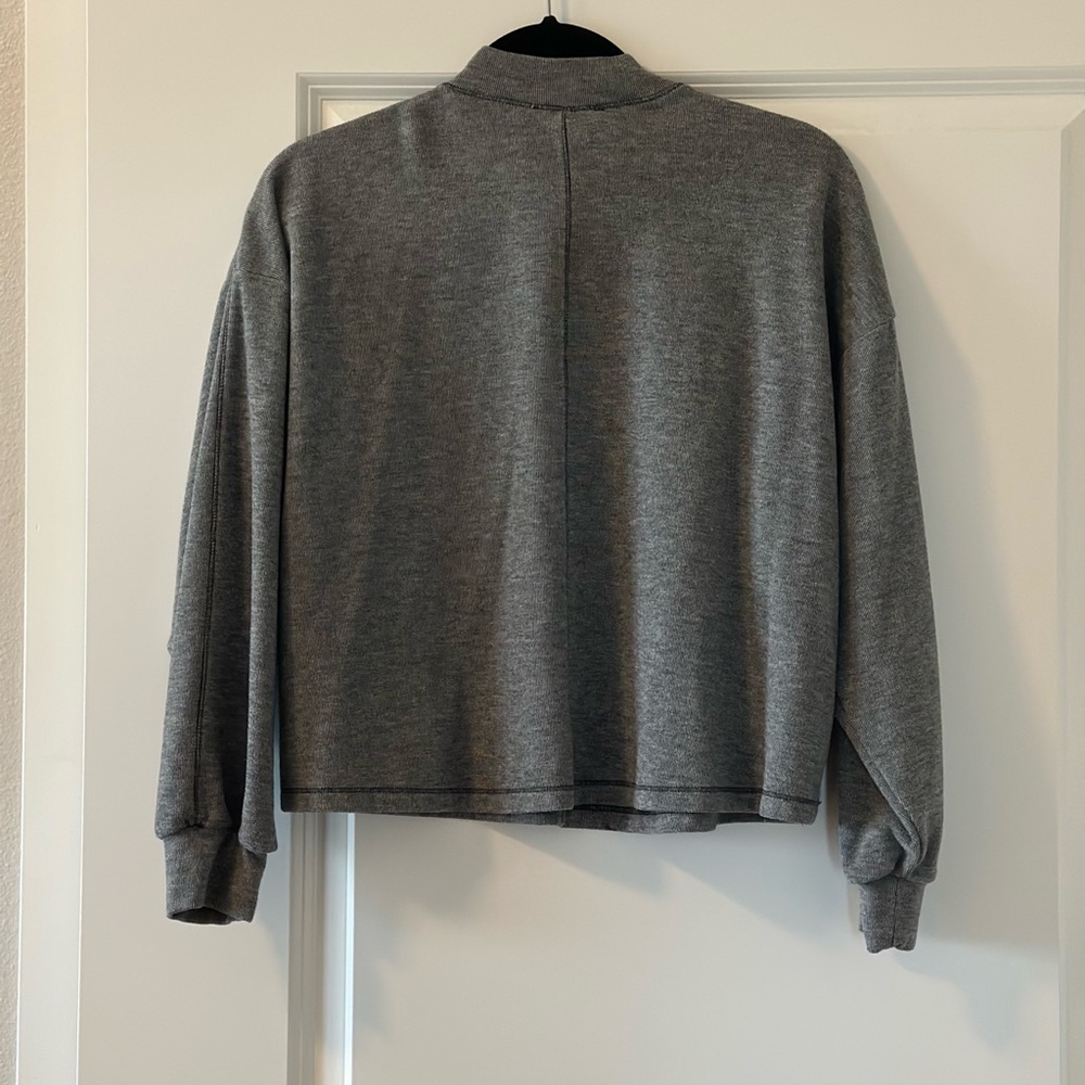 Semi-cropped grey sweater